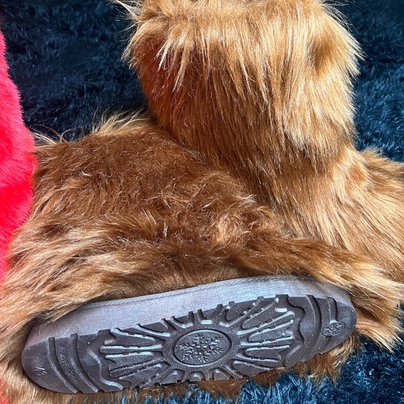 𝐹𝓊𝓏𝓏𝓎 𝐹𝓊𝓇𝓇𝓎 𝐵𝑜𝑜𝓉𝓈 - Picture 3 of 4